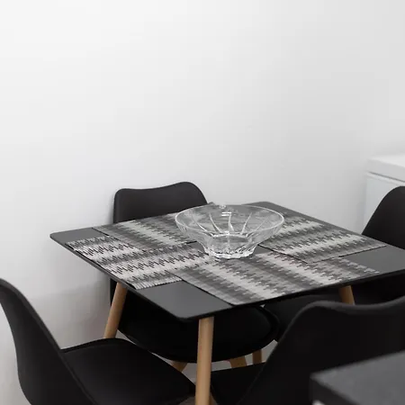 Kler-elegant Ali Demi *