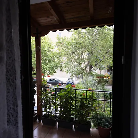 Kler-elegant Ali Demi Tirana