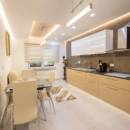 Apartment Kler-elegant Ali Demi *
