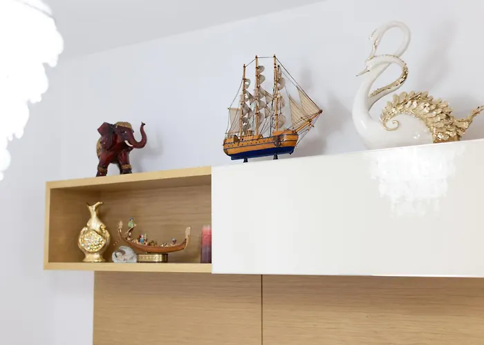 Kler-elegant Ali Demi *