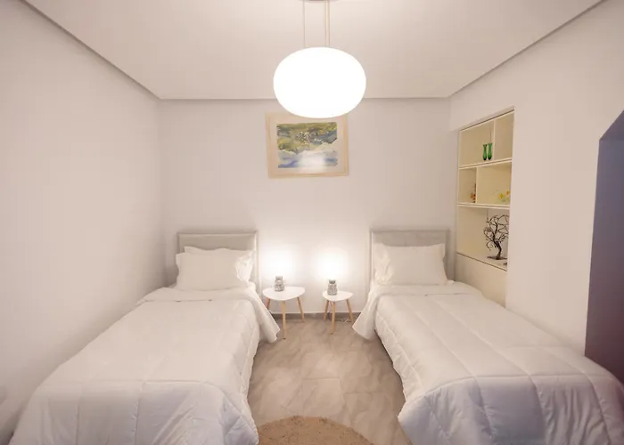 Kler-elegant Ali Demi * Tirana