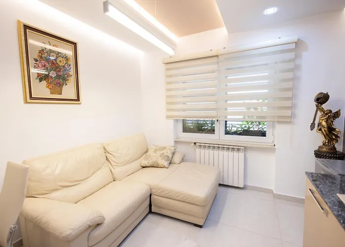 Apartment Kler-elegant Ali Demi