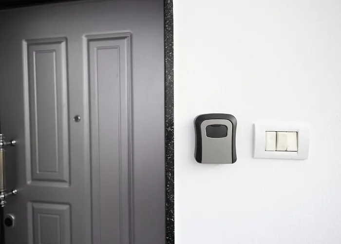 Kler-elegant Ali Demi Tirana